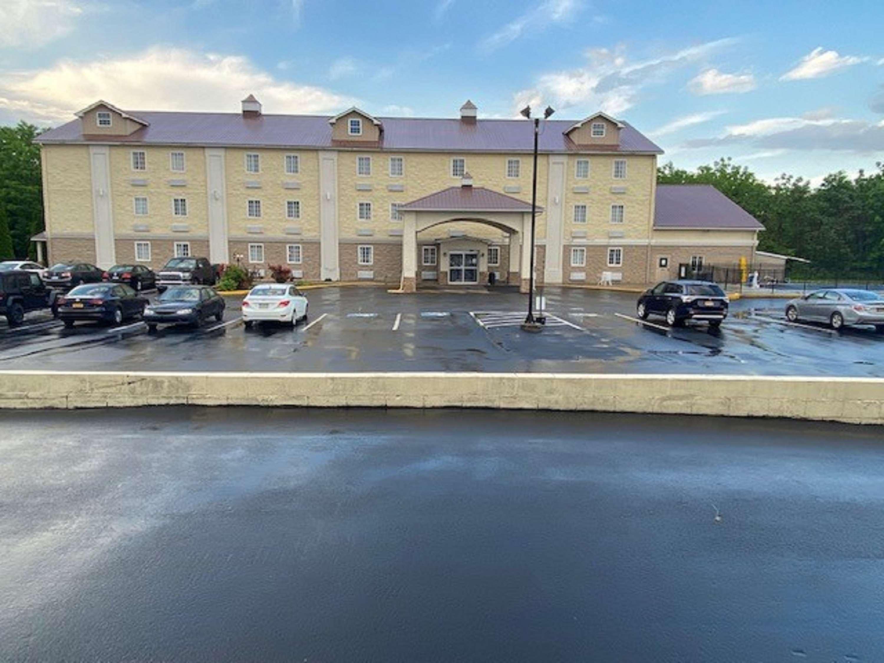 Surestay Plus By Best Western Jonestown Lebanon Valley Exterior photo